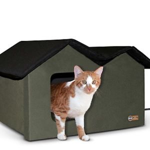 K&H pet products Outdoor cat house with heating pad.